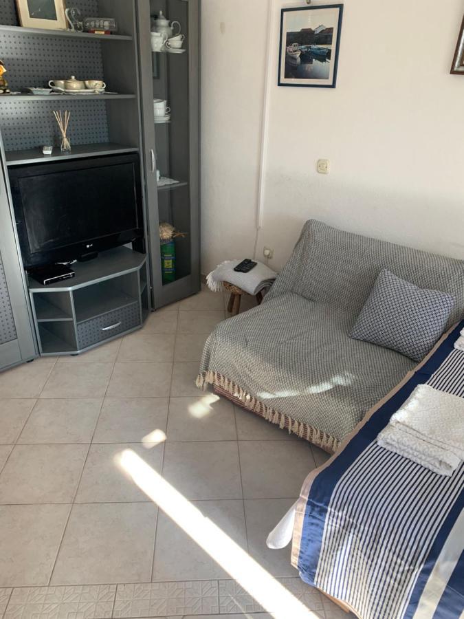 One Bedroom Apartment With Terrace And Seaview - B Севид Экстерьер фото
