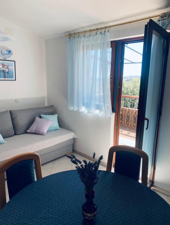 One Bedroom Apartment With Terrace And Seaview - B Севид Экстерьер фото