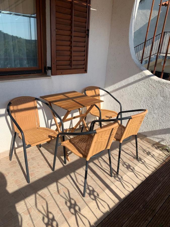 One Bedroom Apartment With Terrace And Seaview - B Севид Экстерьер фото