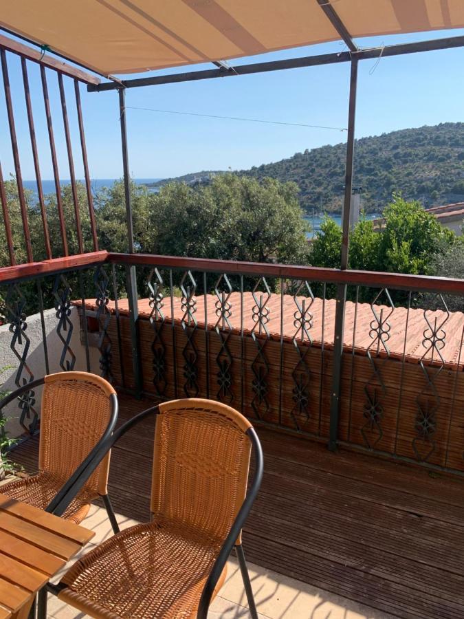 One Bedroom Apartment With Terrace And Seaview - B Севид Экстерьер фото